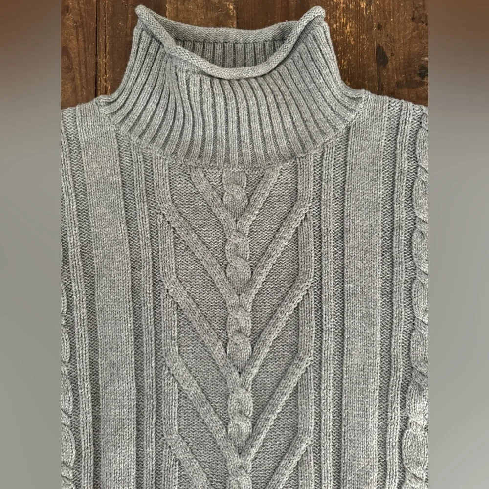 J.Crew roll-neck cable knit sweater in Gray🩶